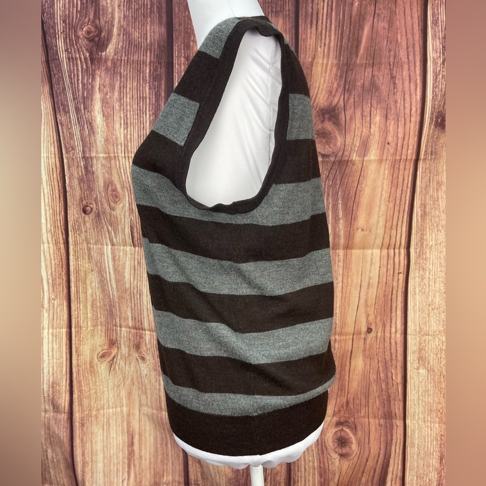 J. Crew Italian Merino V-neck sleeveless pullover sweater Men’s size S - Picture 5 of 13